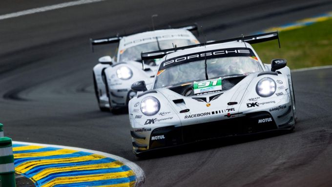 De 94e editie 24 Uur van Le Mans Porsche AG Manthey Racing Porsche 911 GT3 R foto 1