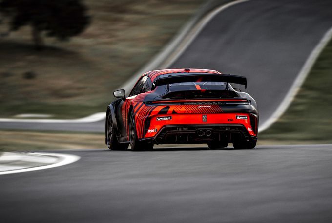 Porsche onthult 911 GT4 R wereldwijde klantensport 8