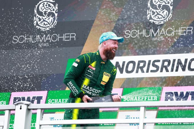 DTM Motorsport Arena Oschersleben Nicki Thiim podium champagne