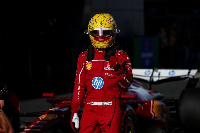Lewis_Hamilton_Ferrari_F1