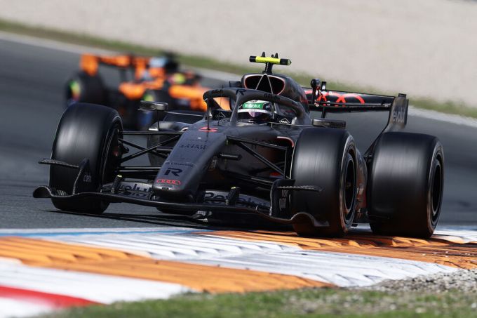 Gabriel Bortoleto schrok van crash Verstappen en spinde ook: "Toen ik rook van Max Verstappens auto zag..."