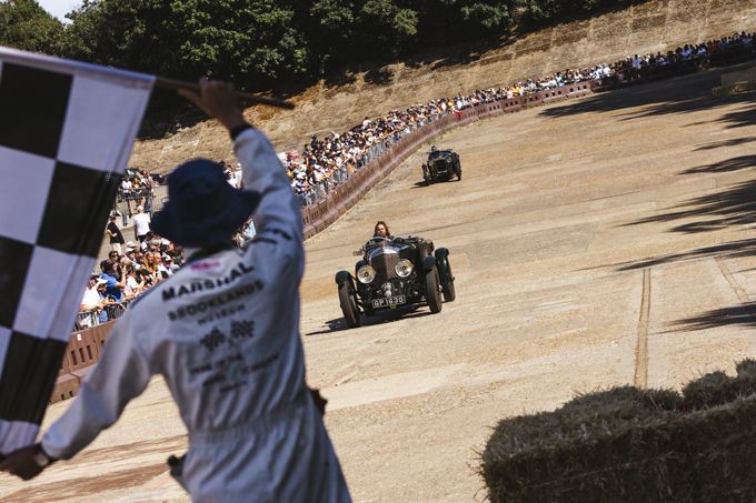 Brooklands viert honderdjarig bestaan van de eerste Grand Prix van Groot-Brittannië in spectaculaire stijl