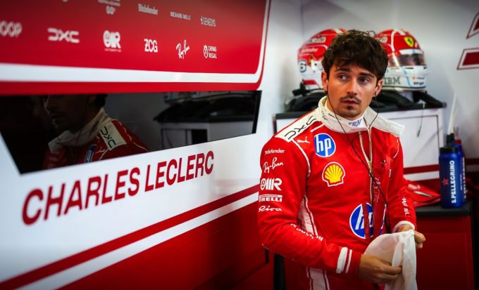Charles Leclerc wil dat Ferrari tactiek van McLaren volgt: “Moeten agressief blijven”
