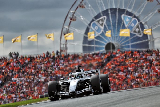 Cadillac Formula 1 trucks verlaten Zandvoort