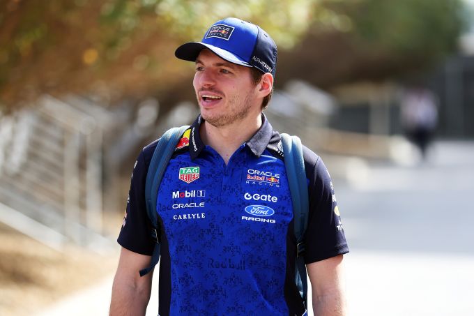 Max Verstappen ziet opvallend verschil tussen zichzelf en Fernando Alonso in F1-toekomst: "Voor hem is het waarschijnlijk makkelijker"