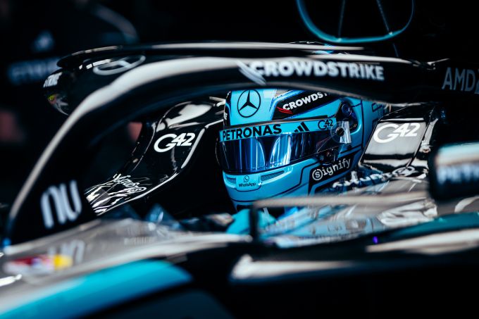 George Russel blikt terug op bijzonder moment waarbij Verstappen hem dwarszat: 'Totaal onverwacht'