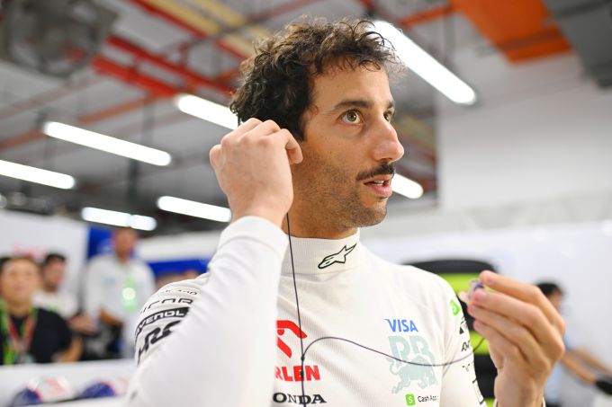 Daniel Ricciardo onthult opvallend verschil tussen Max Verstappen en Lando Norris buiten de baan
