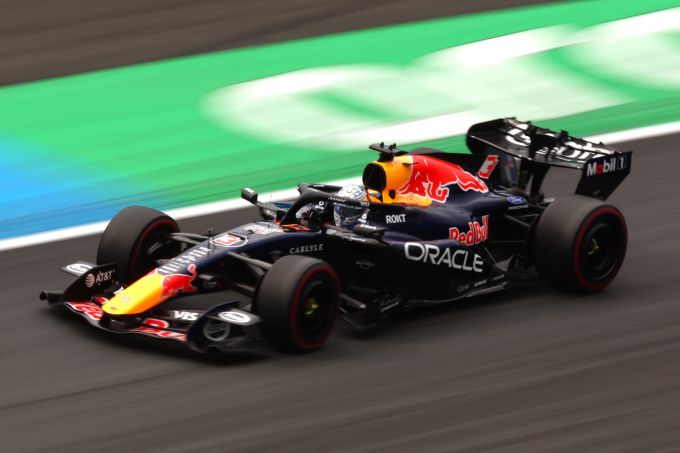 Max Verstappen vecht zich naar P6 in Zandvoort, Russell pakt pole + UITSLAG
