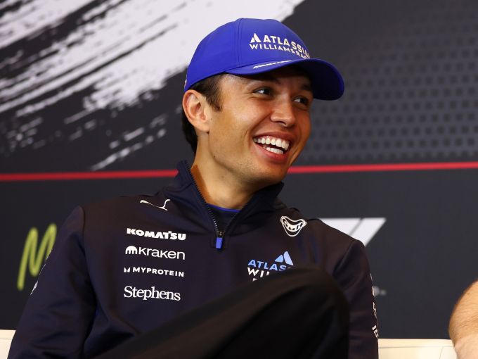 Alex Albon verlengt zijn contract bij Williams tot en met 2027