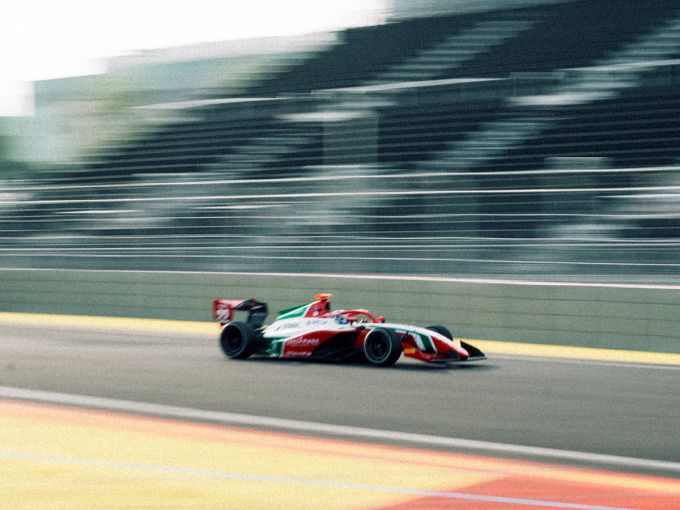 F3-coureurs enthousiast na eerste meters op MADRING: "Adrenaline staat elke ronde op 100 procent"