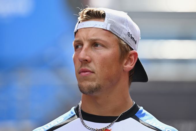 Sarcastische boardradio van Liam Lawson duikt op na actie van Max Verstappen