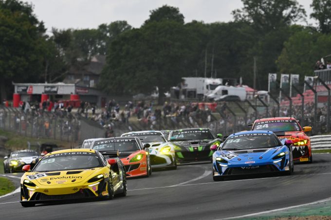 British GT 26-27 sept 2026 Brands Hatch start GT4