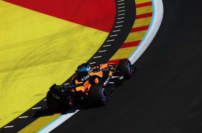 Max Verstappen verrassend sterk in spannende kwalificatie GP Spanje; eerste rij voor Norris en Antonelli + UITSLAG