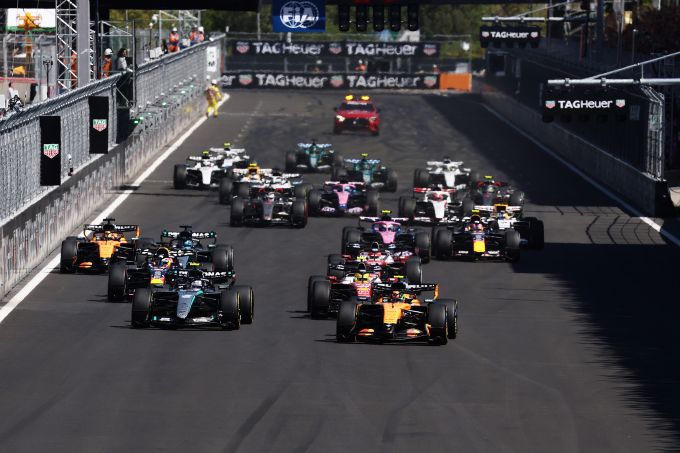 Kimi Antonelli en Max Verstappen profiteren van strategische blunder Lando Norris + UITSLAG