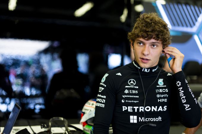 Kimi Antonelli steekt hand in eigen boezem na ‘heel onnodige’ crash in Bakoe: "Ik ben er echt boos over"