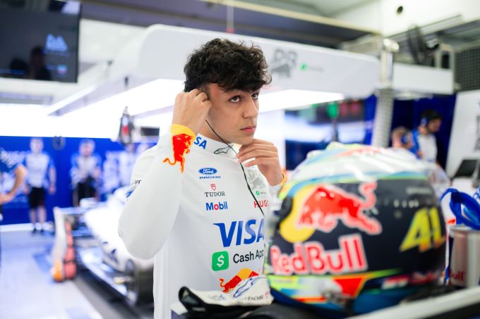 Arvid Lindblad laat zich niet intimideren door Pierre Gasly: “Mooi verhaal”