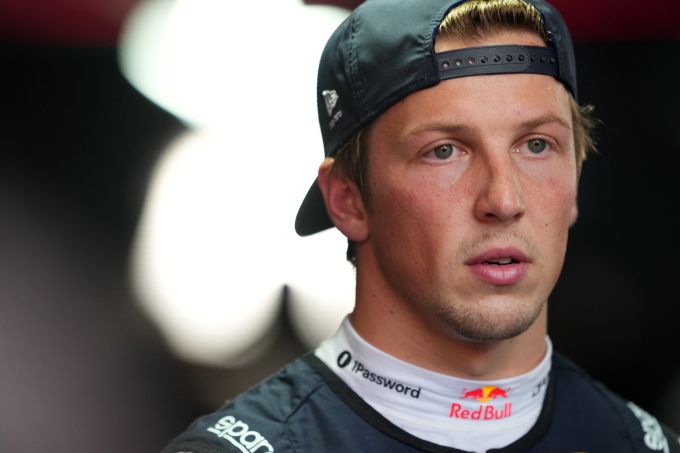 Liam Lawson verliest kostbare tijd na botsing met Nico Hülkenberg in Monza: “Ik heb het niet expres gedaan”