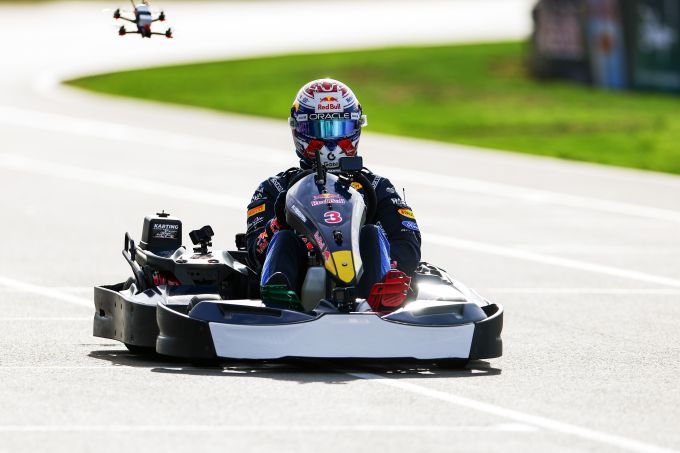 Video HIGHLIGHTS: Max Verstappen vs 100 karts