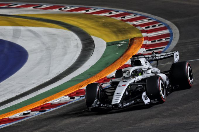 Cadillac F1 is niet vooruit te branden: "Ik bleef pushen, maar het voelde alsof de auto in de laadmodus stond"