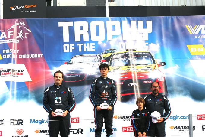 Birdsall wint overtuigend, terwijl Drummen met klassezege eerste titel van Supercar Challenge veiligstelt tijdens Trophy of the Dunes
