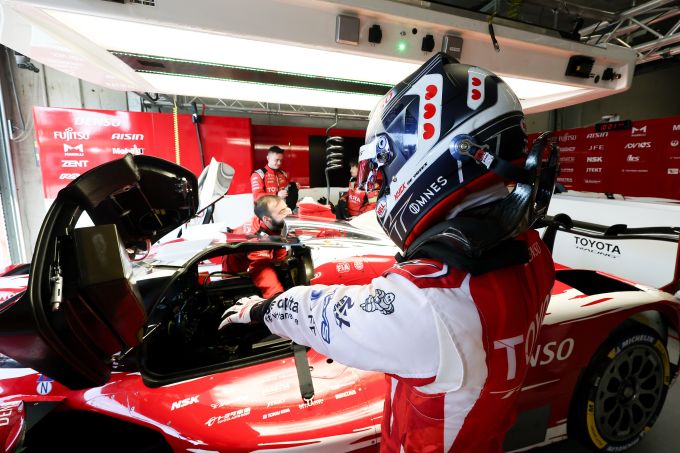 FIA WEC 6 Hours of Barcelona Toyota constructors world champion Nyck de Vries foto 4