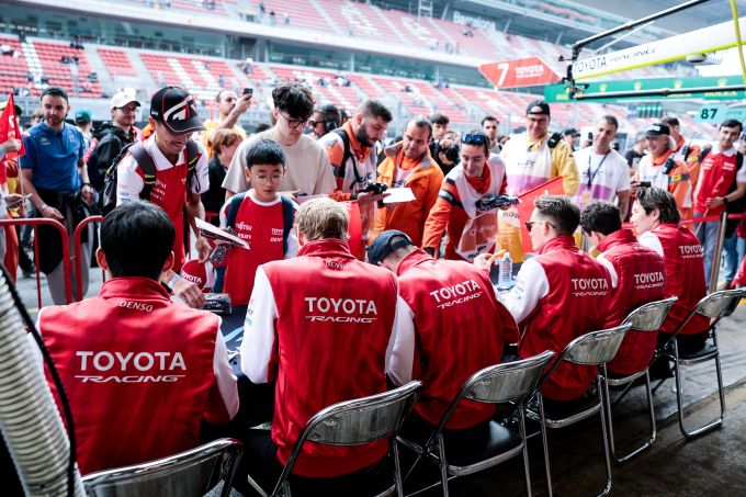 FIA WEC 6 Hours of Barcelona Toyota constructors world champion Nyck de Vries foto 10