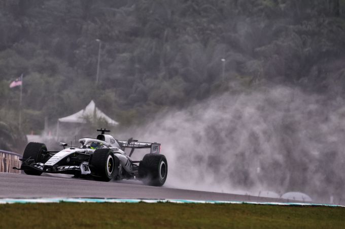 Cadillac Formula 1 Team beleeft moeilijke en bewogen race in Maleisië: Bottas met zijn MAC-26 vast in de grindbak