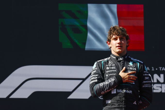 Hamilton over opvolger Antonelli: “Hij verdient het om kampioen te worden”