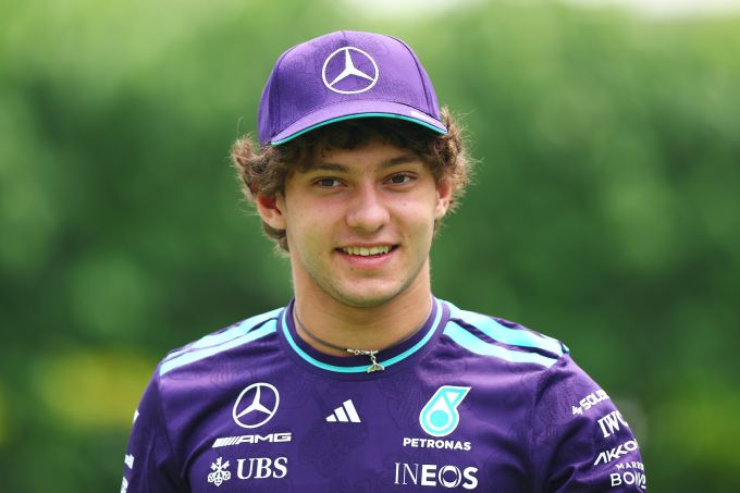 Kimi Antonelli vertrouwt koelvest niet meer na incident met water van 50 graden: "Ik kreeg een hitteberoerte"
