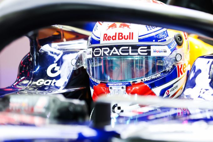 Max Verstappen legt hectische start op Sepang uit: "Ik had geen vermogen"