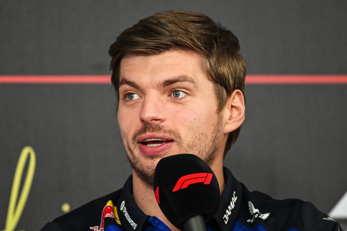Max Verstappen verrast zichzelf met sprintpole in Singapore: "Dit had ik niet verwacht"