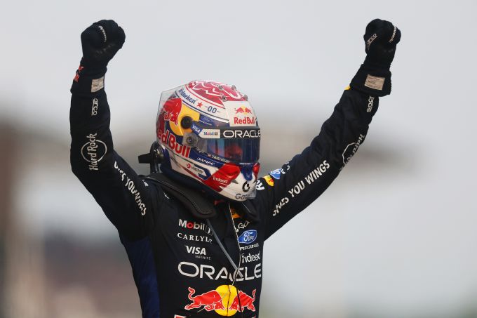 Max Verstappen pakt 72e zege en bezorgt Red Bull-Ford historische overwinning: "Het is zo mooi om hier te winnen"