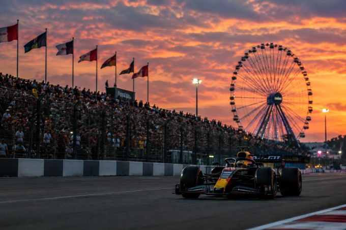 Waarom F1-races op zulke vreemde tijden starten: de tijdzone-puzzel achter de kalender